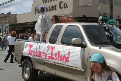 9840 Festival 05 Parade2