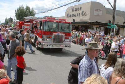 9846 Festival 05 Parade2