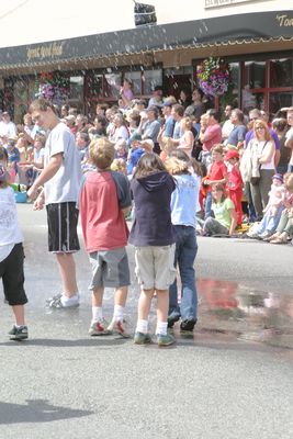 9502 Festival 05 Kids Parade