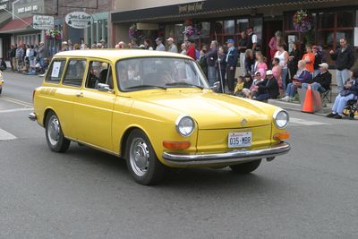 0742 Festival 05 Car Parade