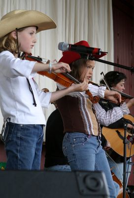 0953 Festival 05 Just Fiddlin Round