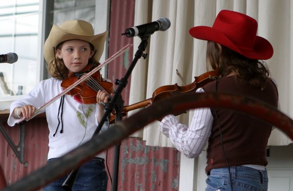 0973 Festival 05 Just Fiddlin Round