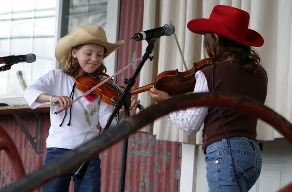 0976 Festival 05 Just Fiddlin Round