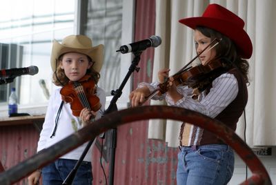 0978 Festival 05 Just Fiddlin Round