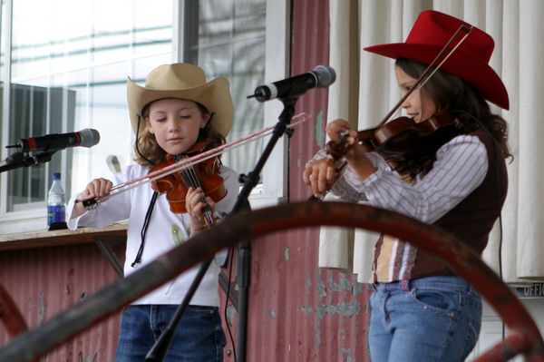 0980 Festival 05 Just Fiddlin Round
