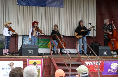 0994 Festival 05 Just Fiddlin Round