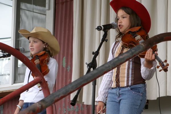 1009 Festival 05 Just Fiddlin Round