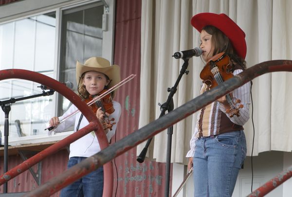 1010 Festival 05 Just Fiddlin Round