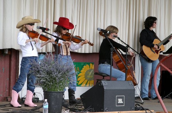 1018 Festival 05 Just Fiddlin Round