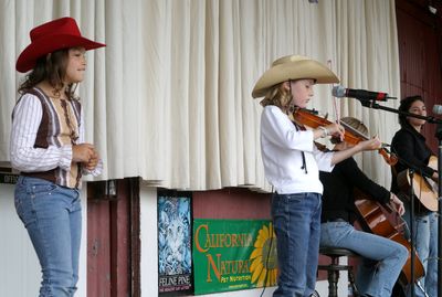 1024 Festival 05 Just Fiddlin Round