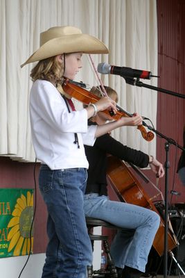 1035 Festival 05 Just Fiddlin Round