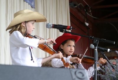 1056 Festival 05 Just Fiddlin Round