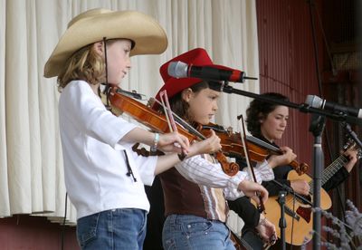 1065 Festival 05 Just Fiddlin Round