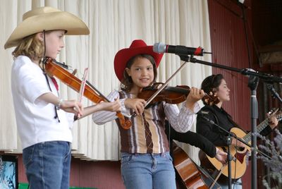 1069 Festival 05 Just Fiddlin Round