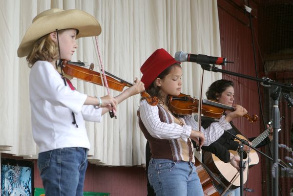 1072 Festival 05 Just Fiddlin Round