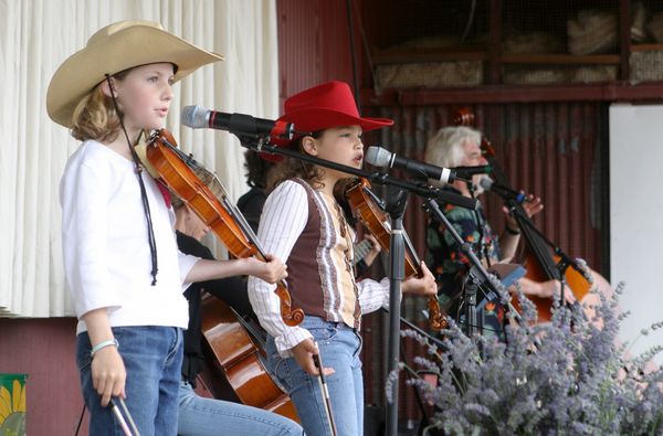 1082 Festival 05 Just Fiddlin Round