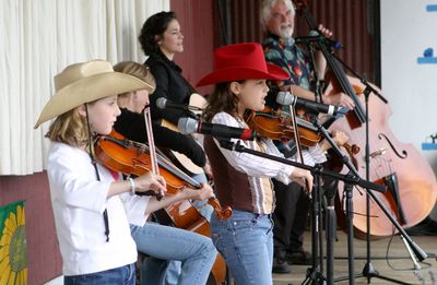 1085 Festival 05 Just Fiddlin Round