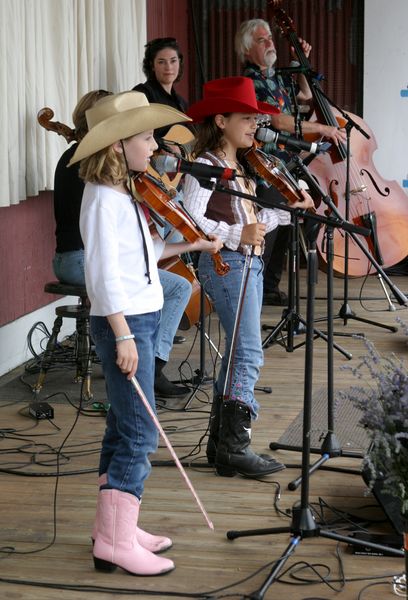 1090 Festival 05 Just Fiddlin Round