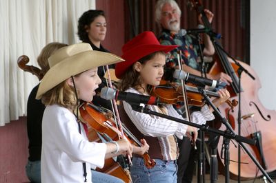 1092 Festival 05 Just Fiddlin Round