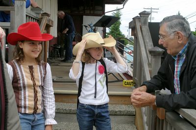 1105 Festival 05 Just Fiddlin Round