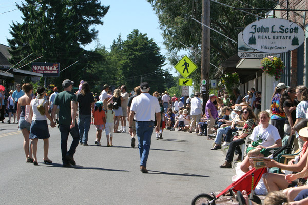 19014 Saturday Festival Scenes