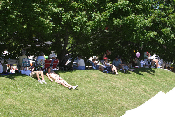 19588 Saturday Festival Scenes