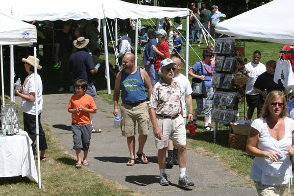 19589 Saturday Festival Scenes