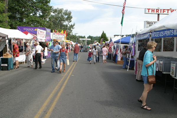 20372 Sunday Festival Scenes