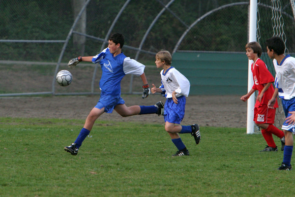 1932_McM_Boys_Soccer_v_Seattle_Chr_10232006