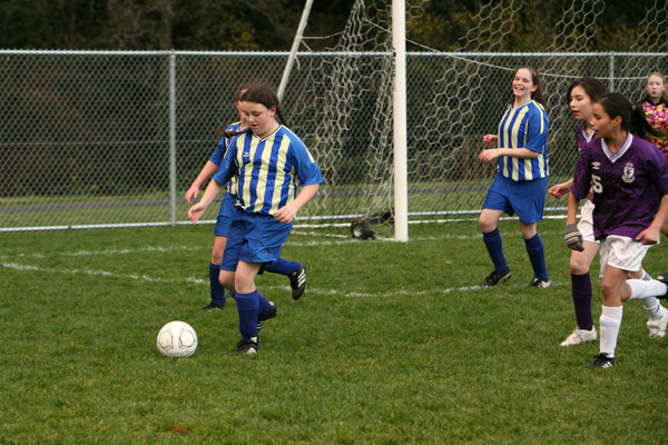 4172_McM_Girls_Soccer_v_Showalter_12112006