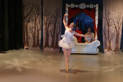 1570Nutcracker Sat