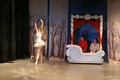 1571Nutcracker Sat