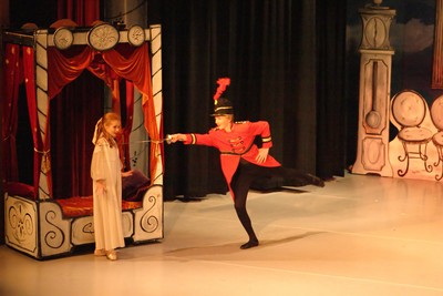 1813Nutcracker Sun