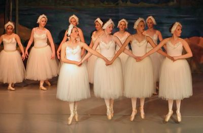 6805 Swan Lake
