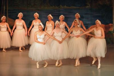 6806 Swan Lake