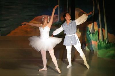 6820 Swan Lake