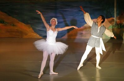 6821 Swan Lake