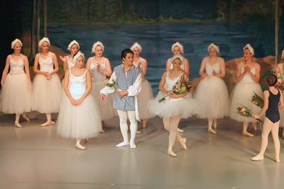 6857 Swan Lake
