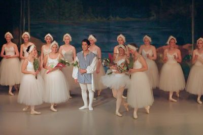 6858 Swan Lake