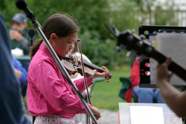 2558 Just Fiddlin Round at lunch