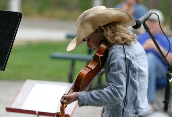 2560 Just Fiddlin Round at lunch