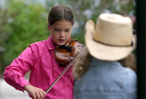 2561 Just Fiddlin Round at lunch