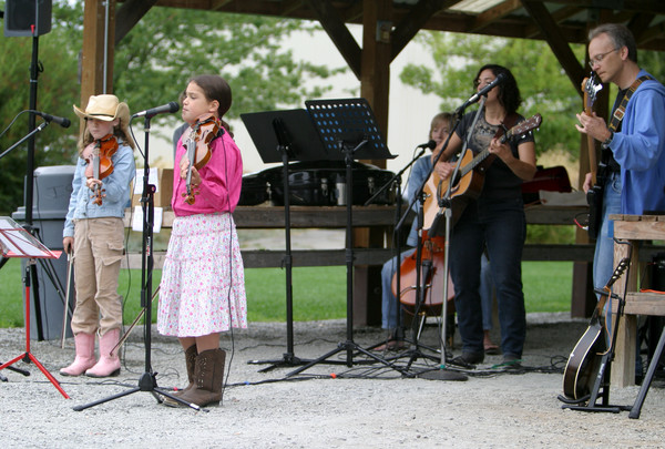 2571 Just Fiddlin Round at lunch