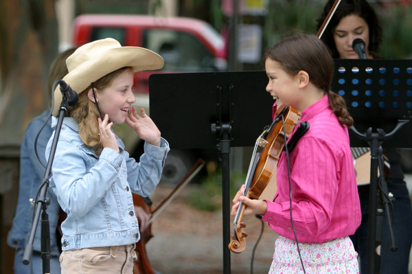 2580 Just Fiddlin Round at lunch