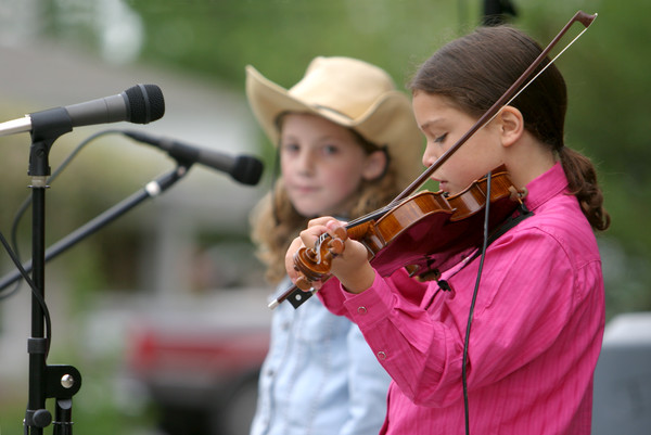 2591 Just Fiddlin Round at lunch