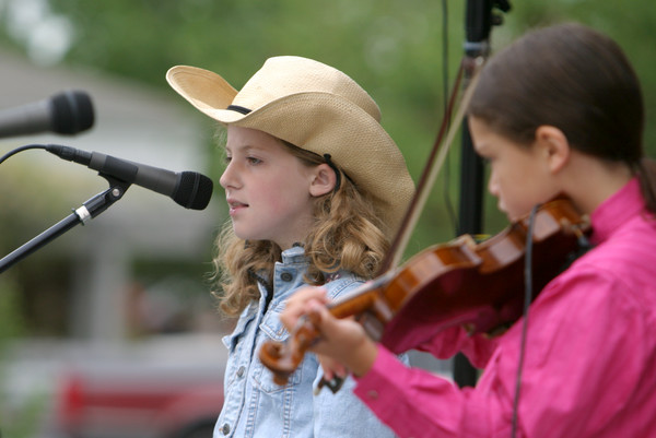 2595 Just Fiddlin Round at lunch
