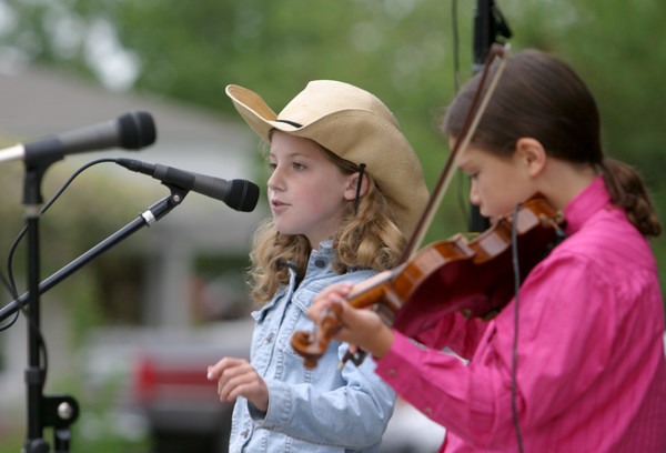 2598 Just Fiddlin Round at lunch