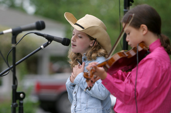 2601 Just Fiddlin Round at lunch
