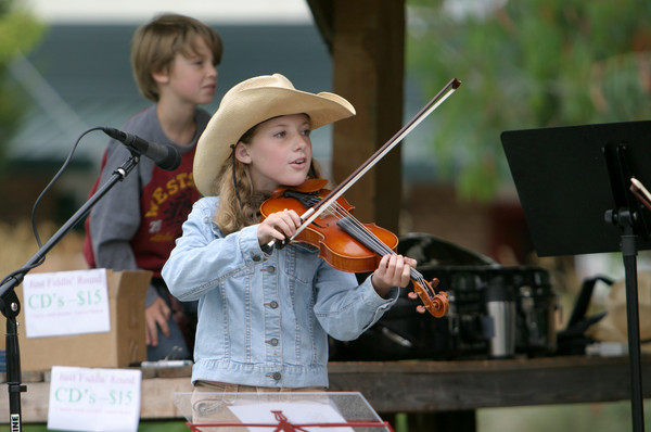 2615 Just Fiddlin Round at lunch