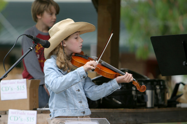 2616 Just Fiddlin Round at lunch